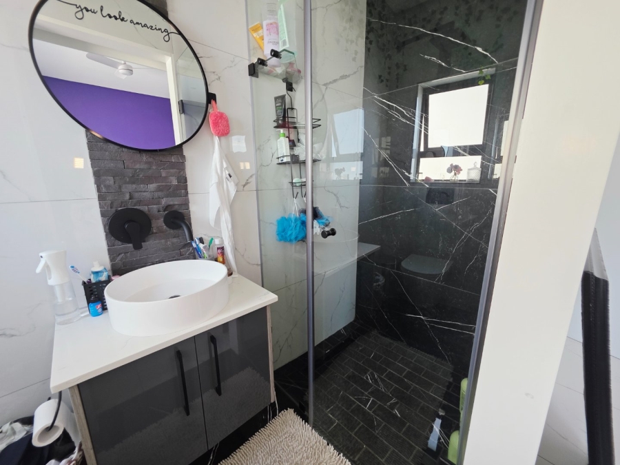 5 Bedroom Property for Sale in Sandown Western Cape